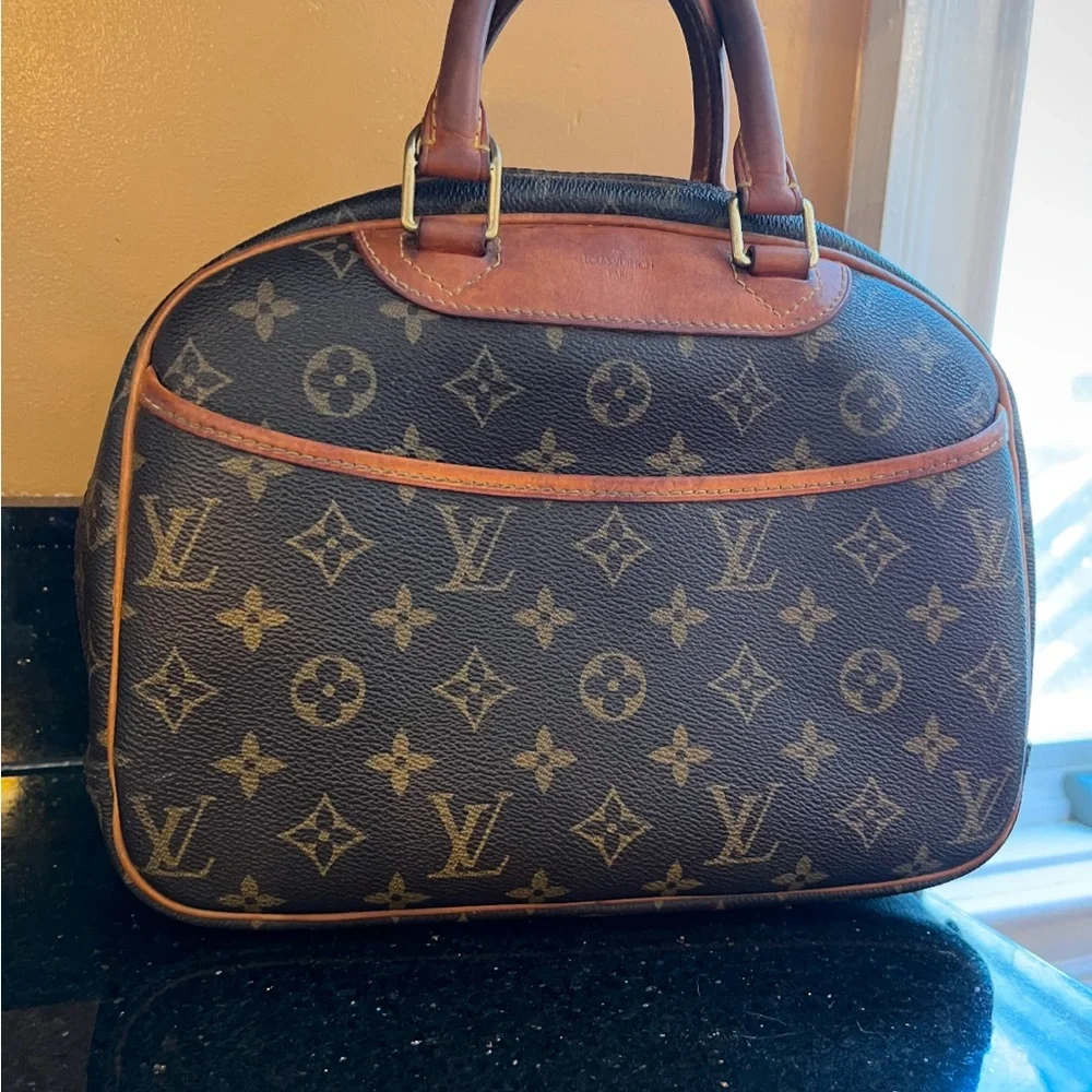 Louis Vuitton LV Monogram Deauville